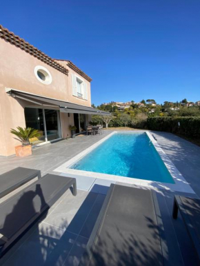 Beautiful house with swimming-pool in private domain